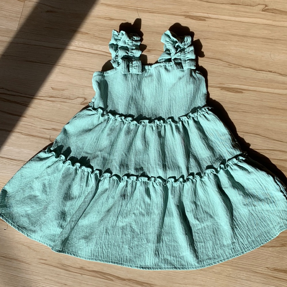 Girls light green Oddy dress size small.